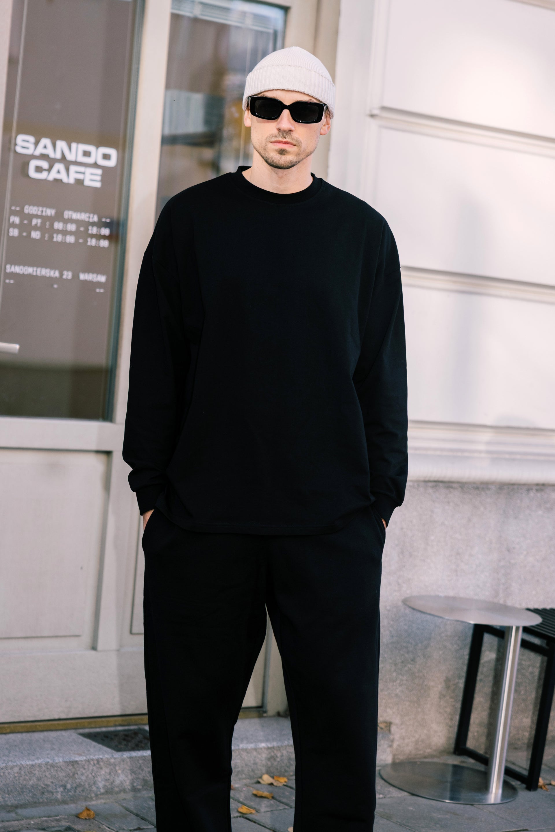 BLACK OVERSIZED LONGSLEEVE